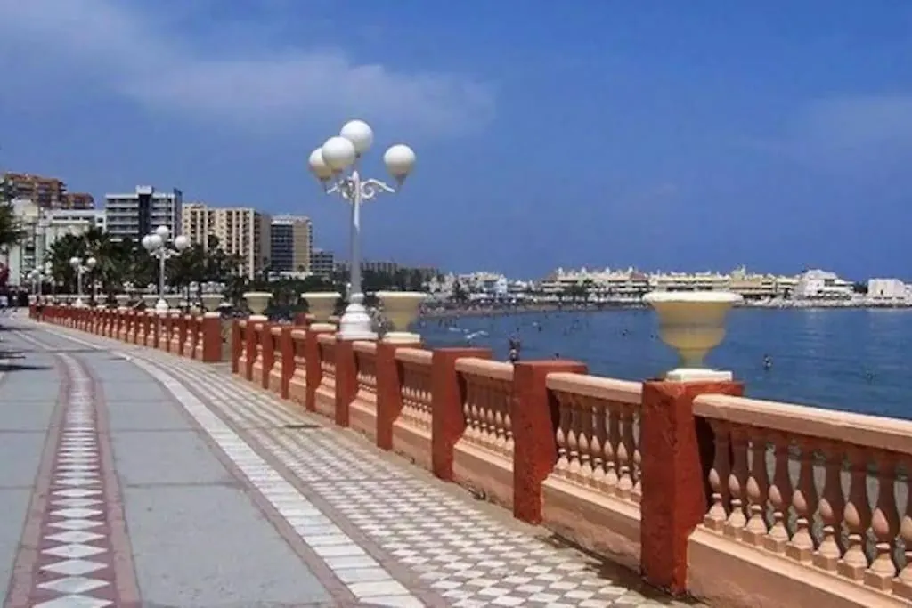 公寓 Acogedor Estudio, Piscina Y Vista Mar, 贝纳尔马德纳